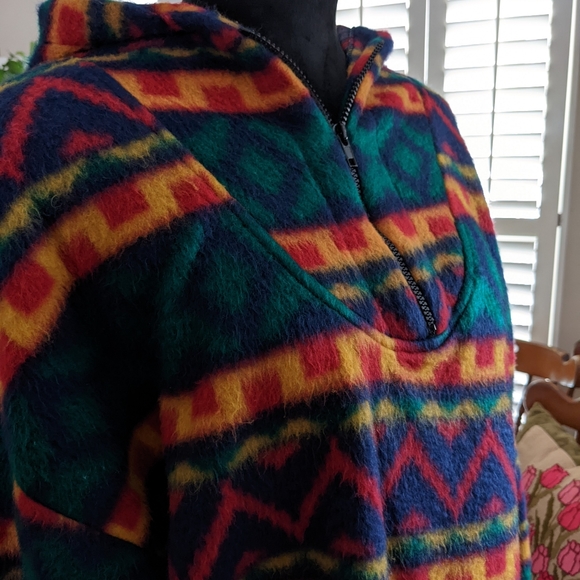 VTG Pullover with Hood - Picture 2 of 11